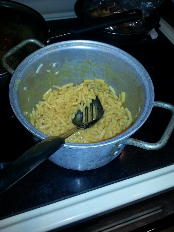 easter brownie bites and mac and cheese pot 001